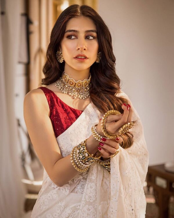 Classic White Color Georgette Saree With Banglory Satin Blouse - Image 3