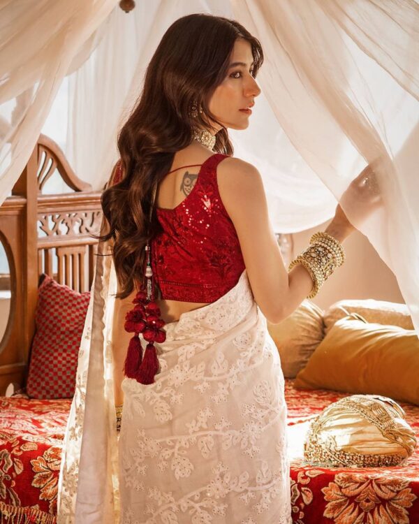 Classic White Color Georgette Saree With Banglory Satin Blouse - Image 4