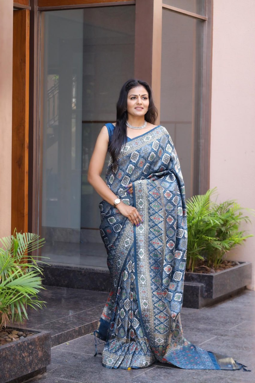 Soft Banarasi Silk Saree With Adorable Blouse Pieced