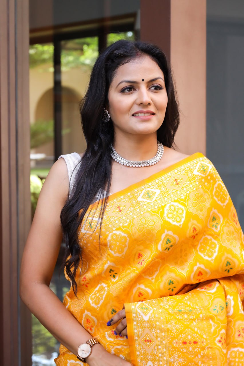 Yellow Soft Banarasi Silk Saree With Adorable Blouse Pieced