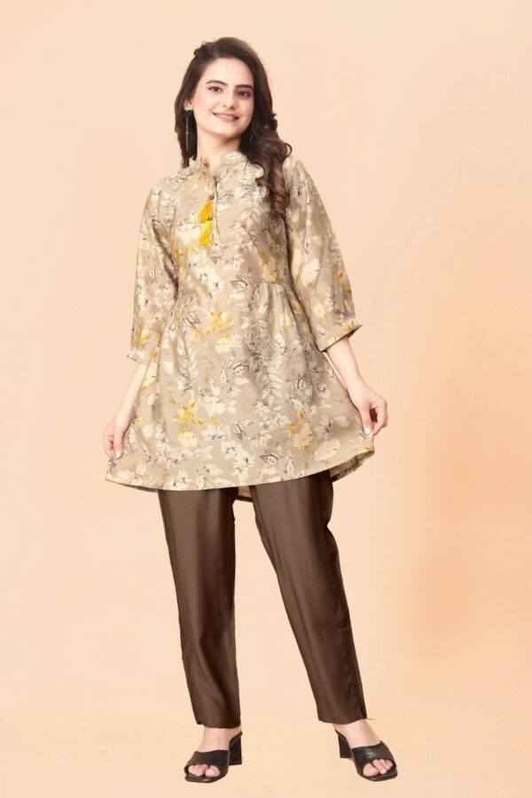 Womens Printed Kurta - Image 2