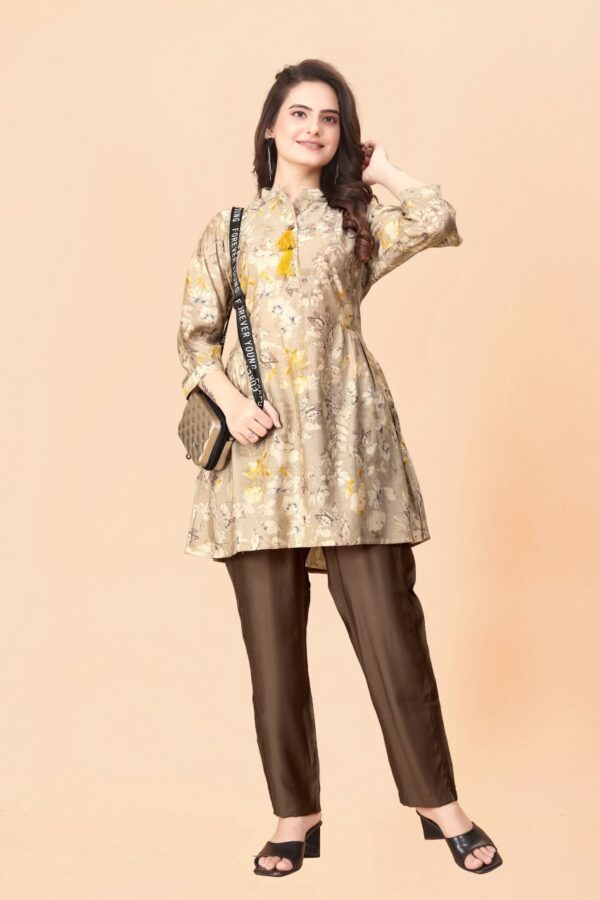 Womens Printed Kurta - Image 3