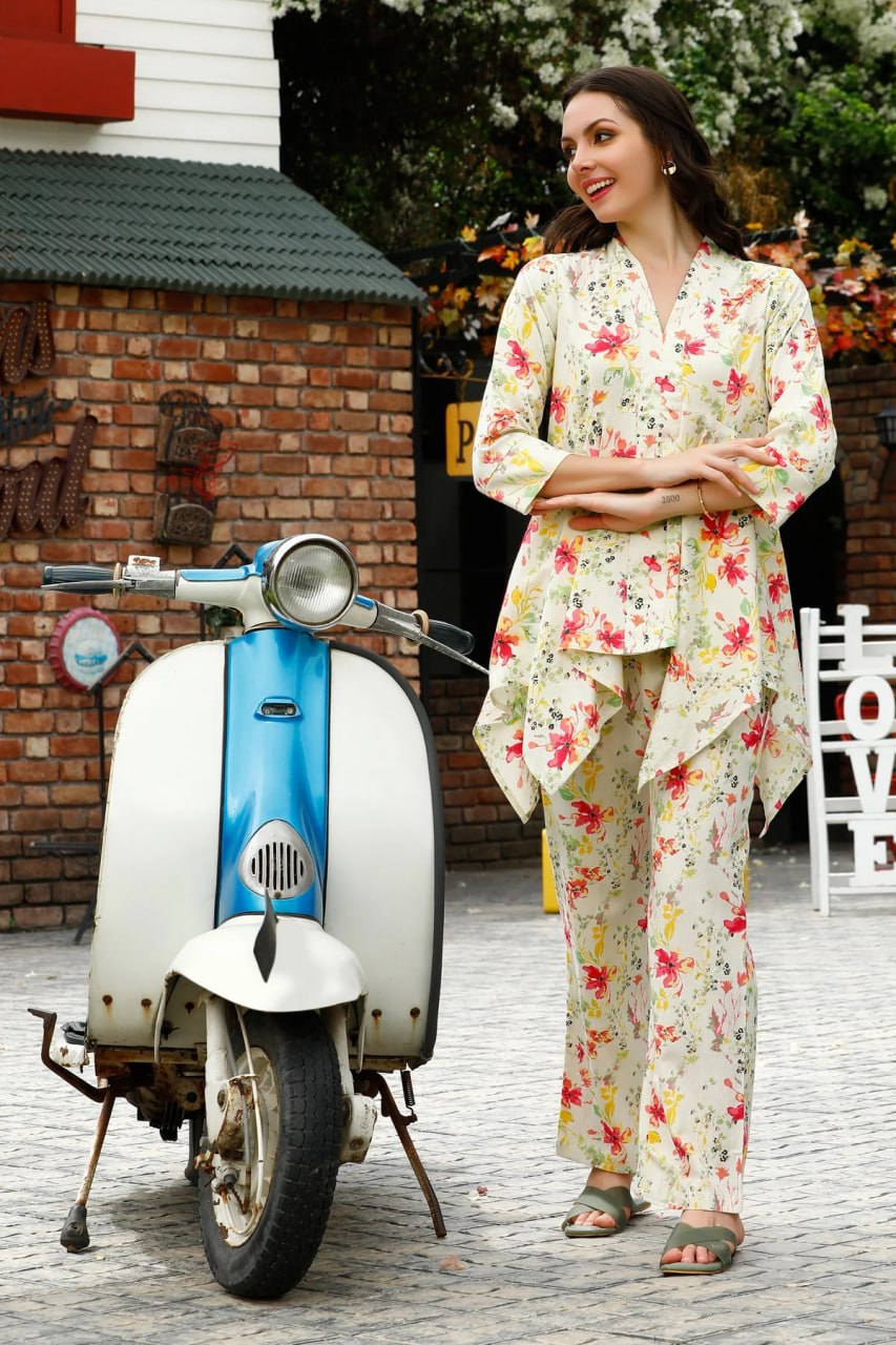 Women cream floral printed Co-ord Sets - Image 3