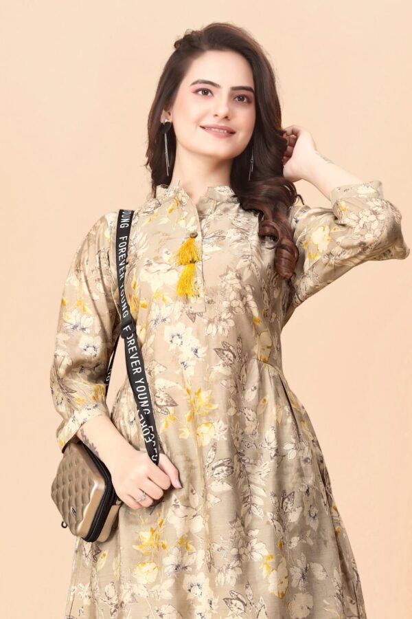 Womens Printed Kurta - Image 5