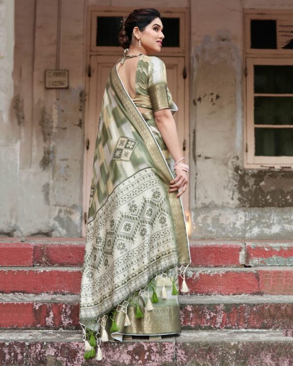 Green Digital Print Dolla Silk Party Wear Ethnic Saree With Blouse - Image 8